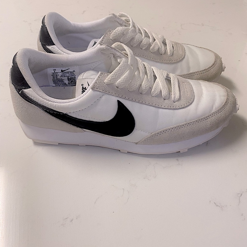 Nike daybreak sneakers